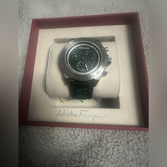 SALVATORE FERRAGAMO watch - Picture 2 of 13